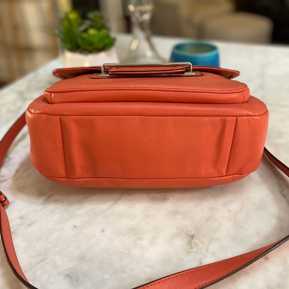 COACH TAYLOR LEATHER FLAP CROSSBODY BAG!🧡 - Picture 7 of 11